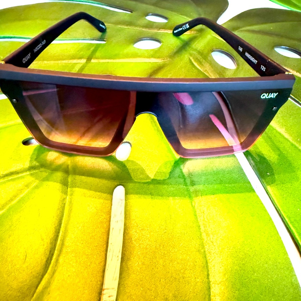 New Quay  Australia LEVEL UP sunglasses - Picture 6 of 15